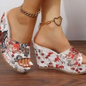 Romantic Floral Platform Wedge Slides | Shein | Size 9 | NWOT